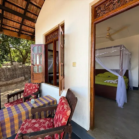 Kudah Bay Surf Camp Apartment Arugam Bay Exterior photo