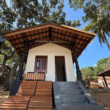 Kudah Bay Surf Camp Apartment Arugam Bay Room photo