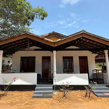 Kudah Bay Surf Camp Apartment Arugam Bay Exterior photo