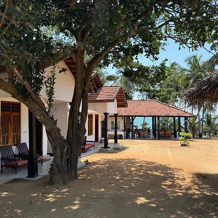 Kudah Bay Surf Camp Apartment Arugam Bay Exterior photo