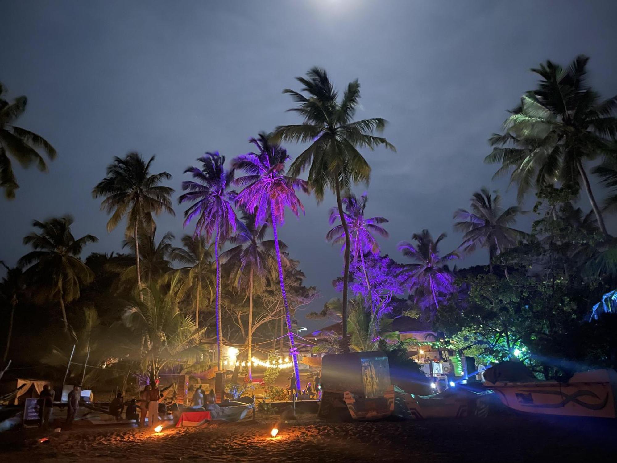 Kudah Bay Surf Camp Homestay *