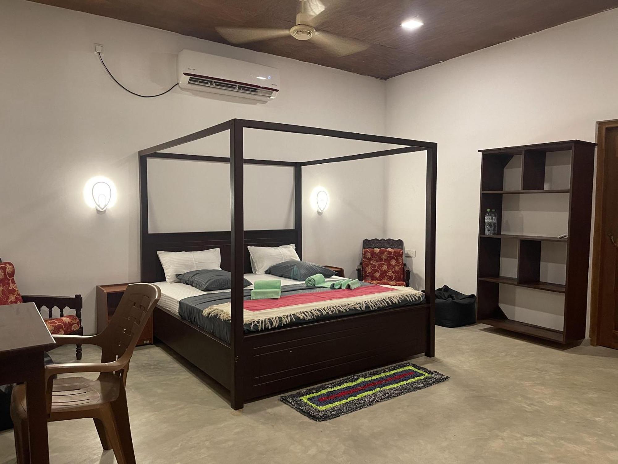 Kudah Bay Surf Camp Homestay *