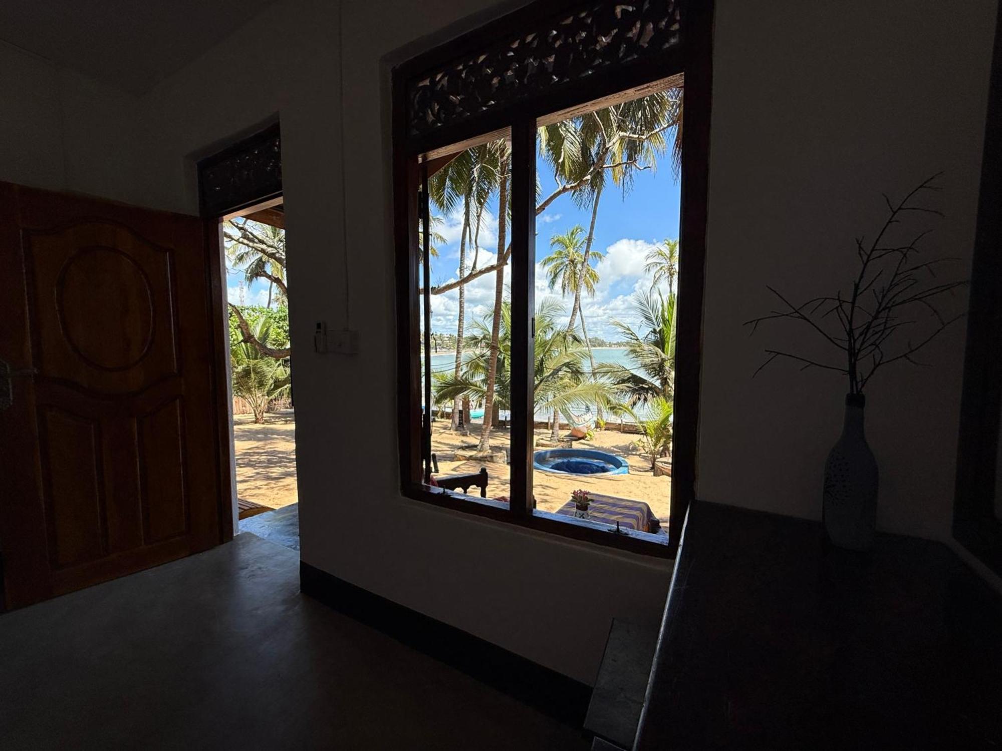 Kudah Bay Surf Camp Homestay *