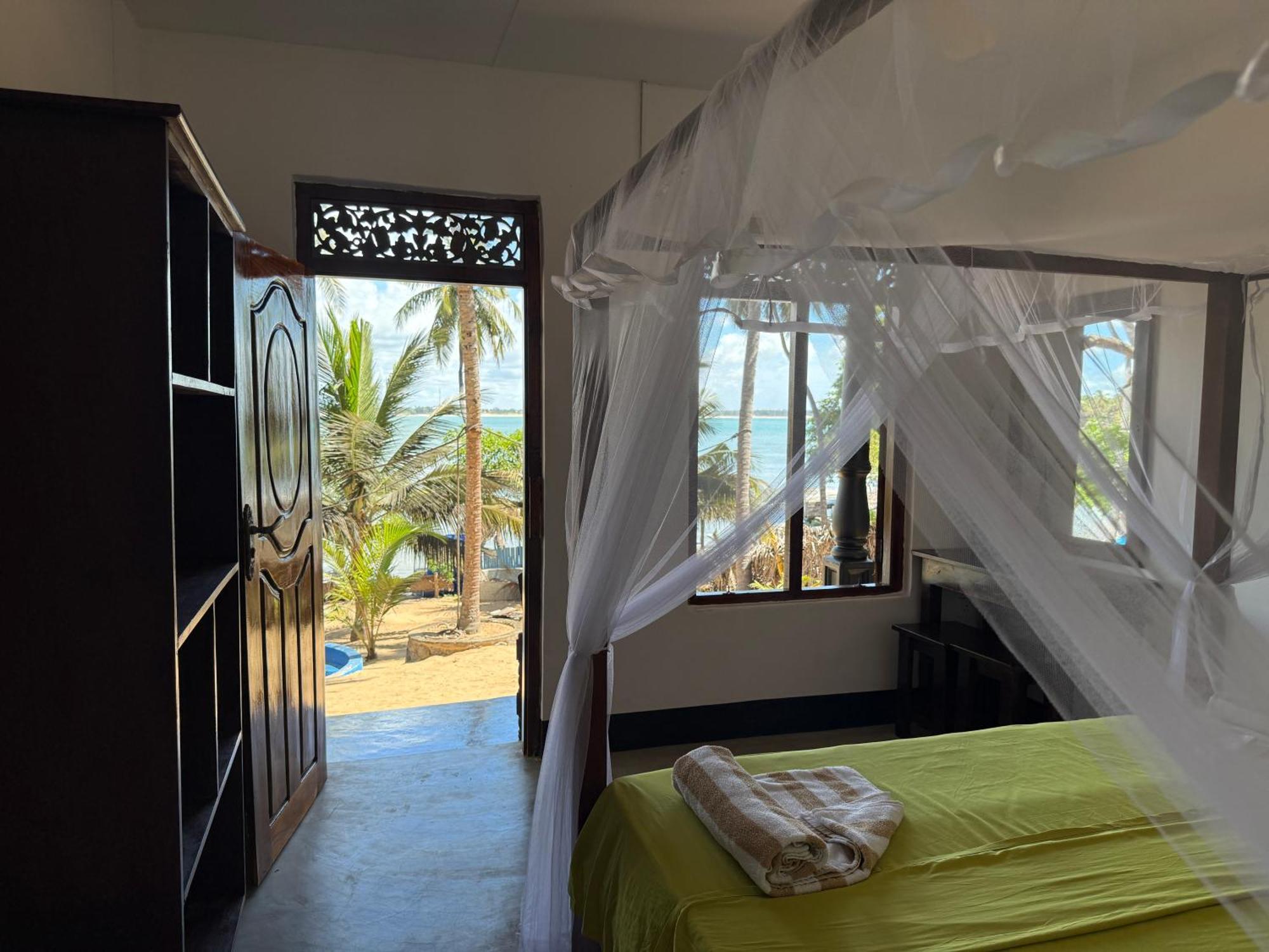 Kudah Bay Surf Camp Homestay