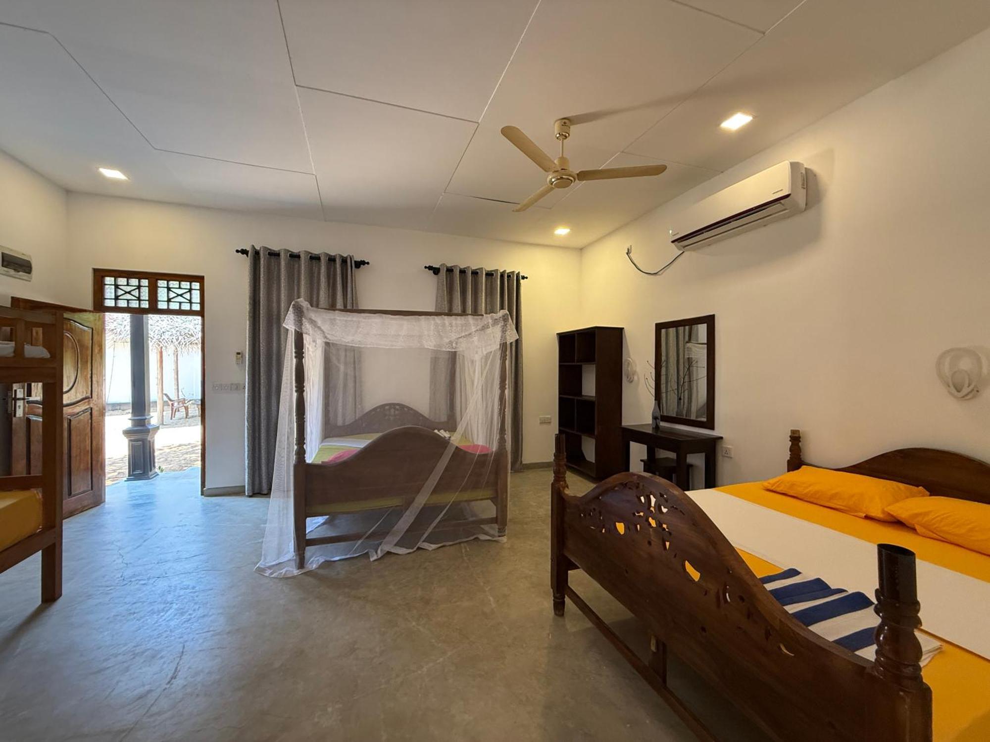 Kudah Bay Surf Camp Homestay